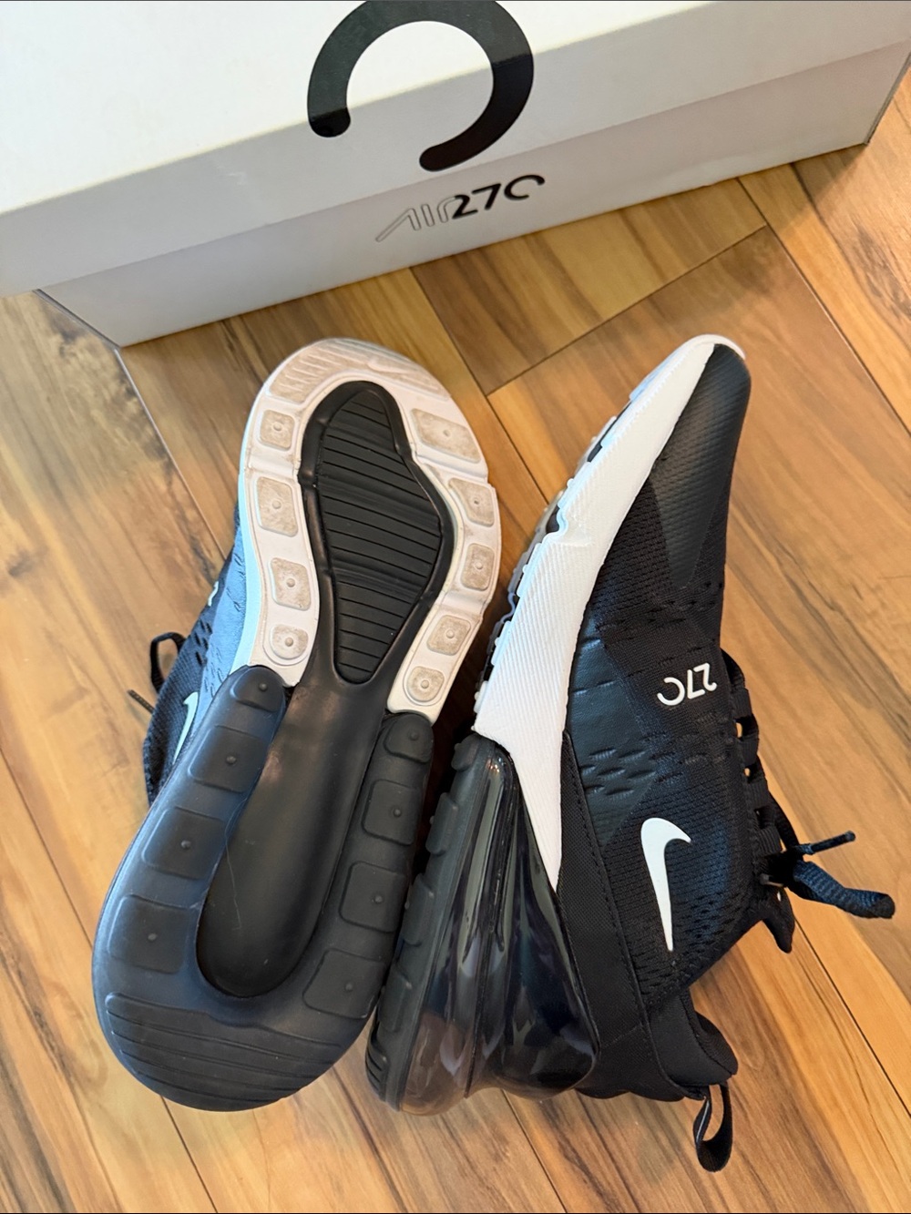 Nike Black and White Air Max 270 Athletic Sneakers women’s size 9.5 - Picture 2 of 4